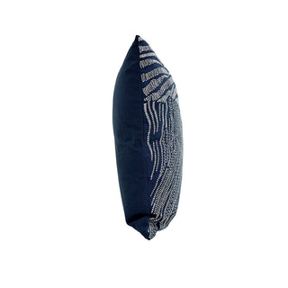 KC245650 Cojín Santorini Azul Marino Bordado Plata 50x50 cm.
