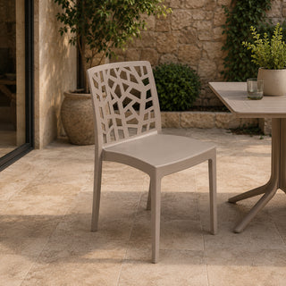 LW188TA Silla Gaudi Taupé estibable de plástico resistente al sol PP-UV 43x53x82cm.